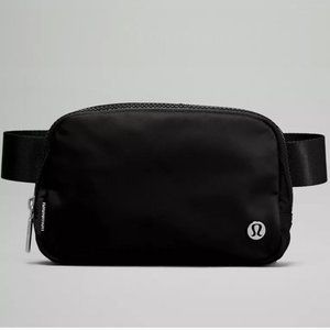 Lululemon Everywhere Belt Bag Black NWT